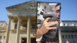 un local de venta de garaje recibio una llamativa pieza de museo e investigan su origen