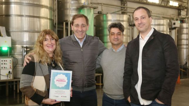 garro reconocio a una historica empresa de la plata que emplea a personas con hipoacusia