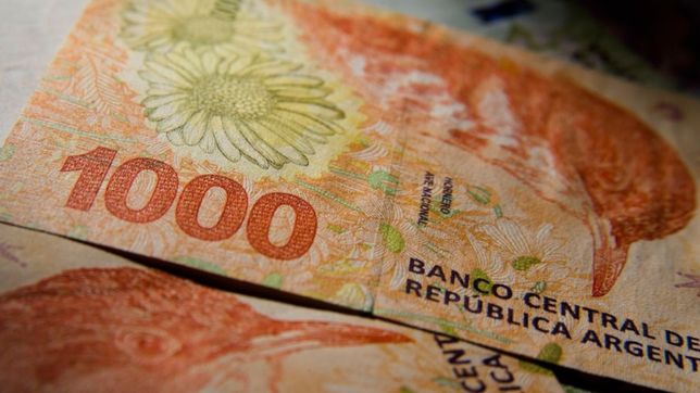 acordaron un aumento del 20% para el salario minimo, vital y movil en cuatro tramos