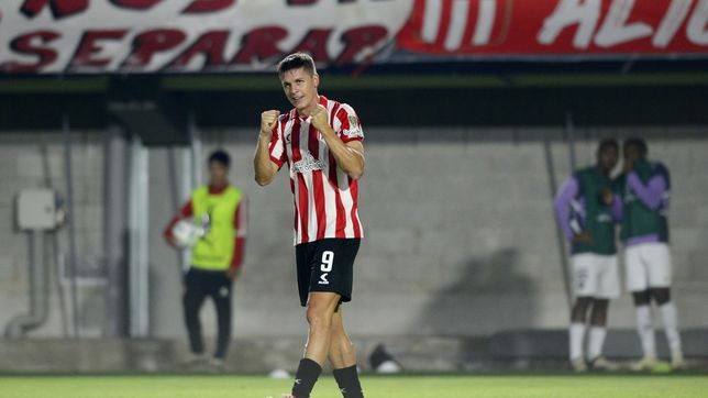 carrillo quedo entre los tres maximos artilleros de estudiantes en la libertadores