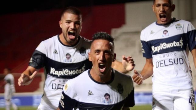 gimnasia sorprendio en santa fe y lo busco hasta el final, pero no pudo con union