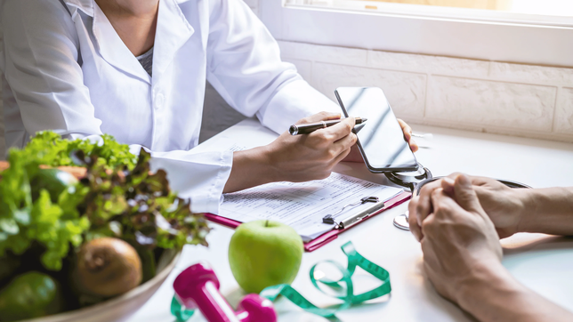 pami la plata invita a una charla sobre nutricion en adultos mayores con el nutricionista de estudiantes