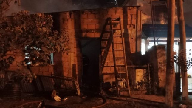 tension en la region: se incendio una casa con dos hermanitos de 12 y 14 anos adentro