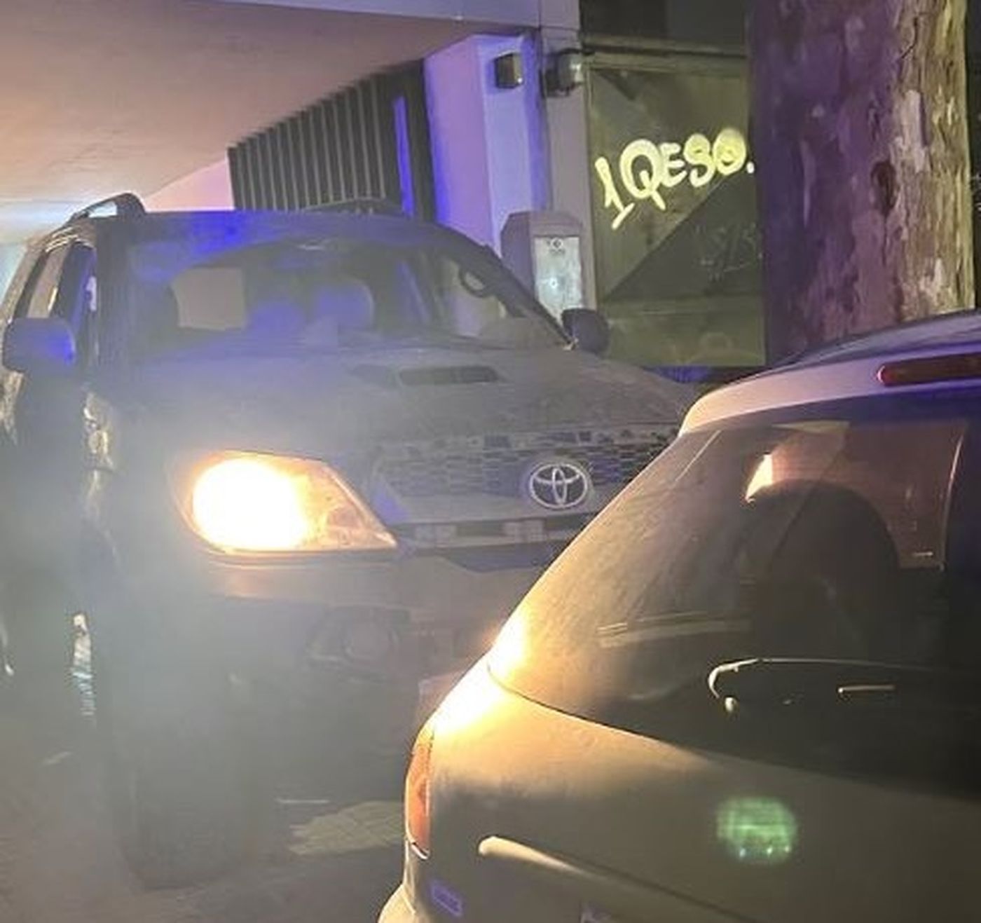 La camioneta y el auto involucrados en el violento incidente en La Plata