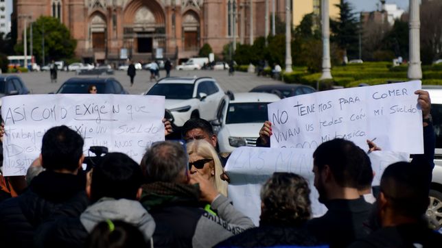 trabajadores de la salud de la matanza marchan en la plata para exigir mejoras salariales