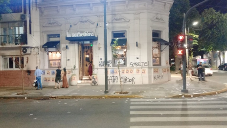 Crece la preocupación en La Plata por nuevos escraches y daños a locales gastronómicos Crece la preocupación en La Plata por nuevos escraches y daños a locales gastronómicos