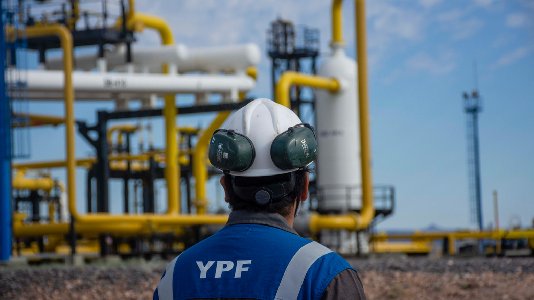 Las trabas que debe superar Javier Milei para privatizar YPF