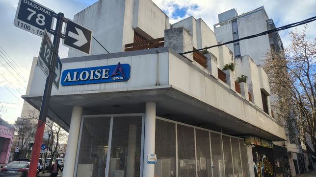 vuelven a clausurar el deposito de aloise en el que antes habia una estacion de servicio