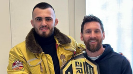 el campeon platense de mma pepi staropoli fue recibido por messi en su casa en francia