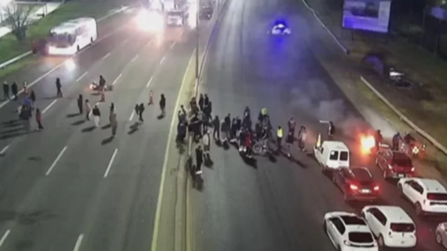 corte total y largas demoras en la autopista la plata-buenos aires