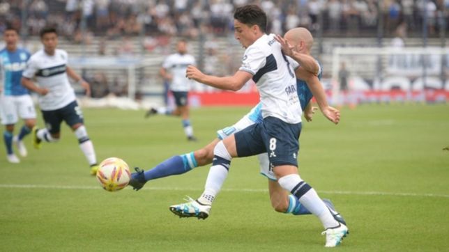 en el bosque, el lobo no pudo con el puntero racing y cayo por 3 a 0