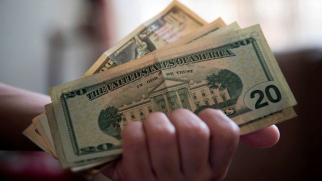 el dolar blue se desploma $5 y acumula tres dias con fuertes caidas