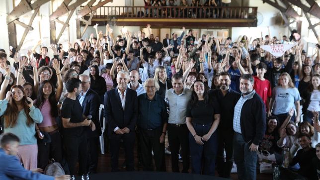 mas de 200 estudiantes secundarios protagonizaron un encuentro en la republica de los ninos