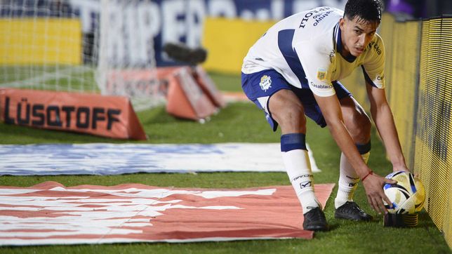 gimnasia refloto las negociaciones por renzo giampaoli y seguira en el lobo