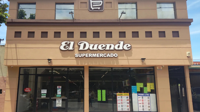 a horas de su reapertura, clausuraron otra vez el supermercado el duende por vender comida vencida