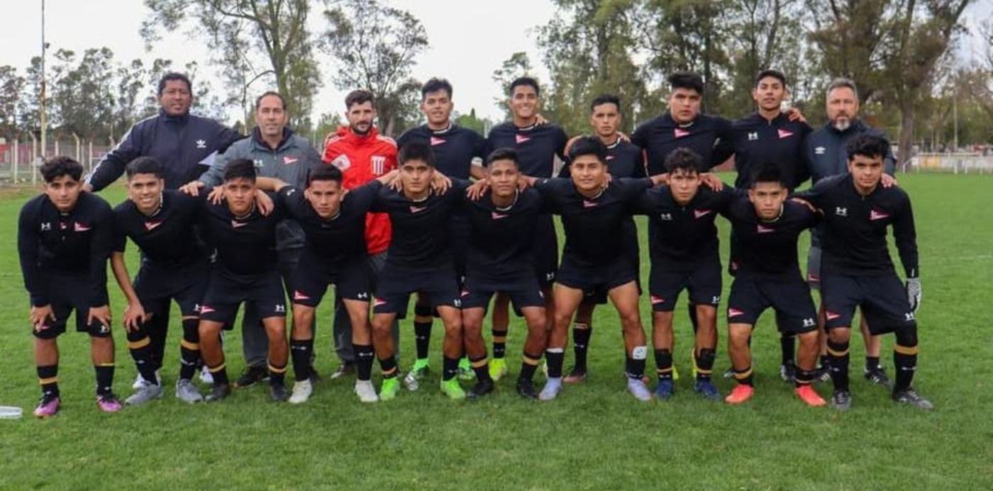 Jugadores de la filial peruana de Estudiantes