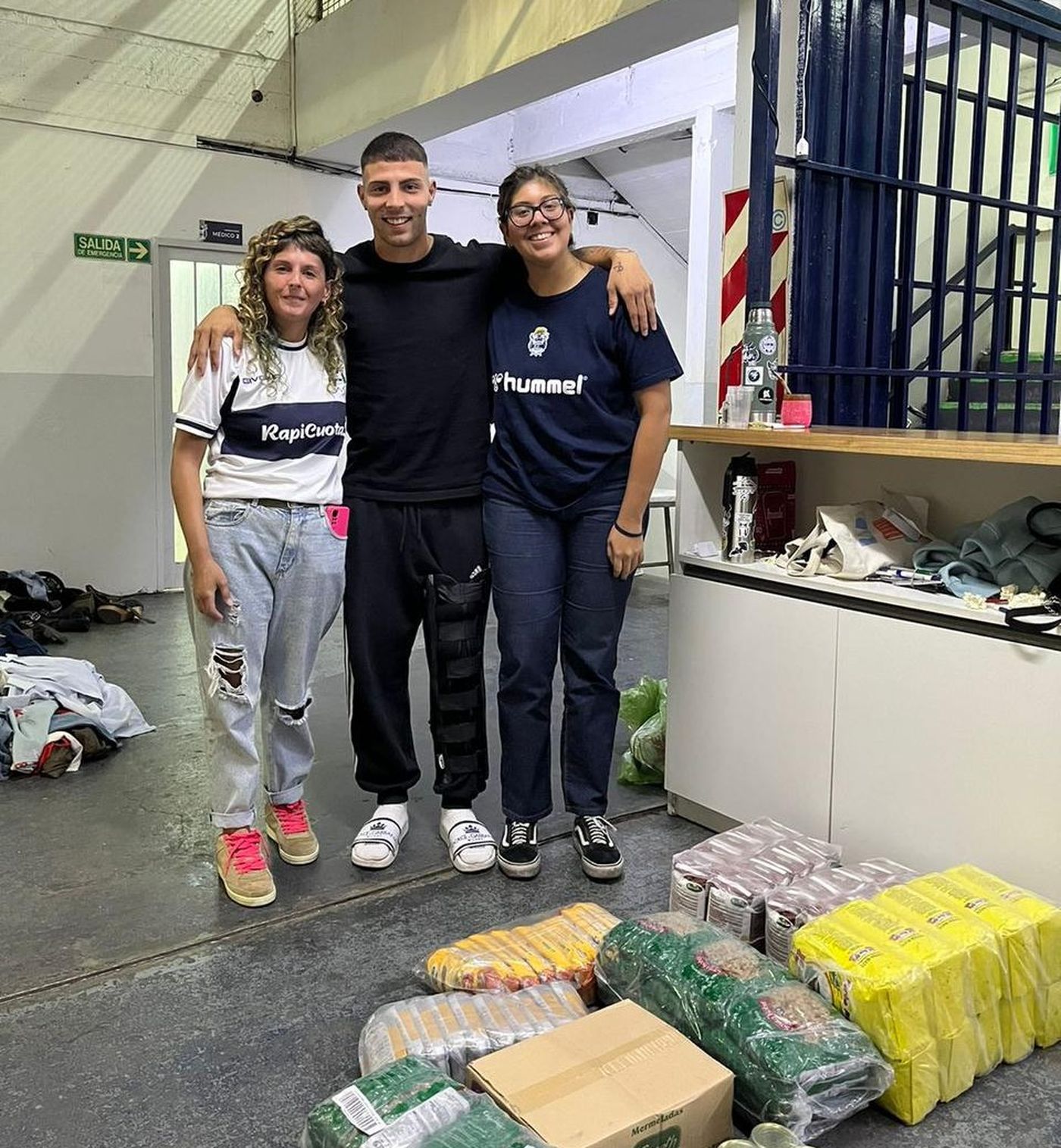 Ivo Mammini se acerco a la sede de Gimnasia y participó de la campaña solidaria Ivo Mammini se acerco a la sede de Gimnasia y participó de la campaña solidaria