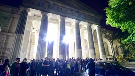se viene una visita guiada en la plata que empieza en plaza moreno y termina de noche en el cementerio se viene una visita guiada en la plata que empieza en plaza moreno y termina de noche en el cementerio