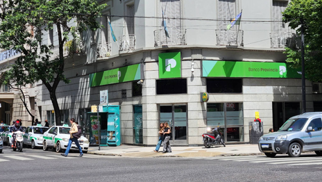 Asaltaron a un jubilado al salir de una sucursal del Banco Provincia del centro y le robaron la jubilación