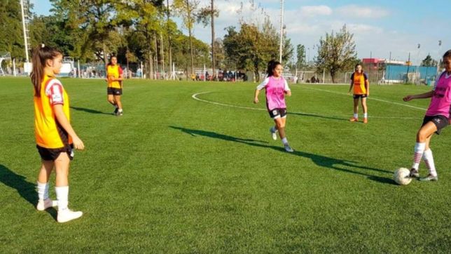 llega un megatorneo municipal de futbol femenino a la plata