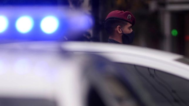 se metio en un kiosco a plena luz, robo la recaudacion y se llevo hasta las golosinas