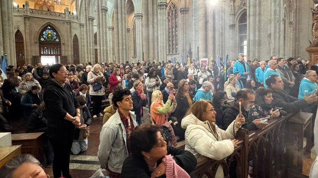 el corpus christi se realizo en la catedral de la plata con una procesion multitudinaria