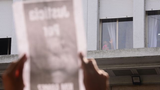 la desgarradora imagen de la mama de kim gomez en medio de una nueva marcha