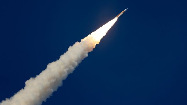 captan los primeros datos del microsatelite atenea de la unlp que viaja a la luna