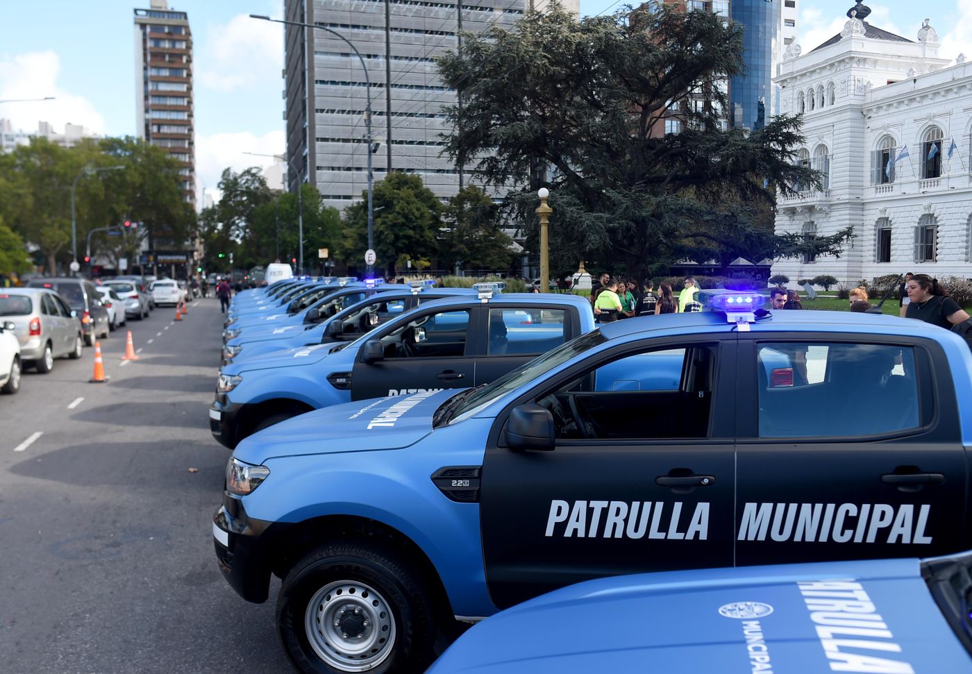 La Municipalidad de La Plata oficializó la compra de 100 camionetas para  Control Urbano y Seguridad