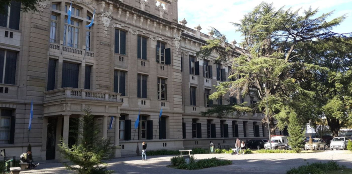 1537098088748.jpg?y=93&width=1165&height=582&rotate=0&scaleX=1&oh=675&x=21&scaleY=1&ow=1200&&cw=1920&ch=950