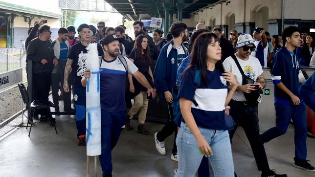 los hinchas de gimnasia dijeron presente nuevamente en la marcha junto a los jubilados