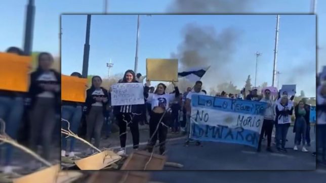 familiares de lolo regueiro cortaron el transito en la bajada de la autopista