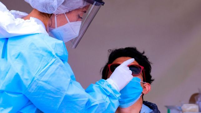 autoridades sanitarias de la region advierten por la llegada de una nueva ola de covid-19