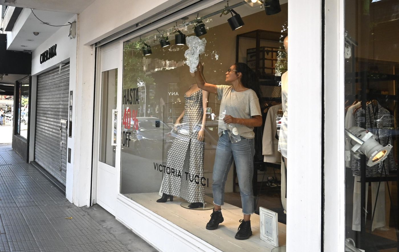 Limpieza vidriera centro comercial 1.jpg