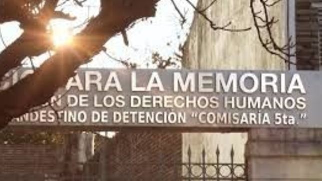 con videos y un fuerte testimonio, abrio el espacio de memoria de la comisaria quinta de la plata