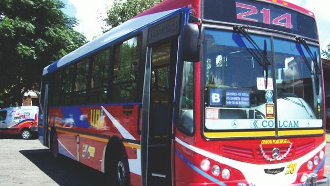 un chofer platense ayudo a un nene ciego a llegar a la escuela y se volvio viral
