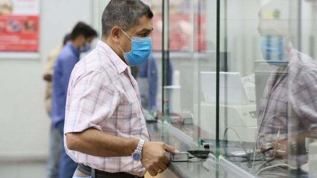 los bancarios reclaman un 60% de aumento y amenazan con un paro nacional