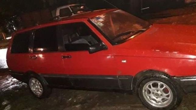 robaron un auto en la plata y se llevaron el audifono de una nena sordomuda que habia dentro