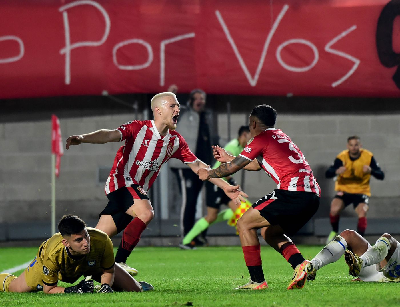 Estudiantes Huachipato gol Asacacíbar.JPG