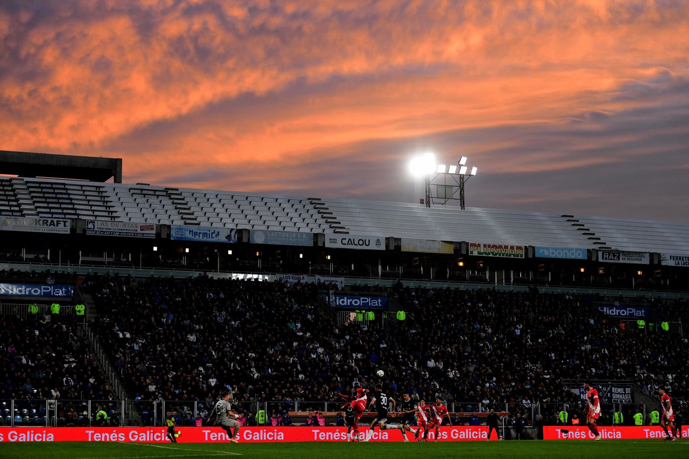 Gimnasia Argentinos Juniors Platea Néstor Basile.jpg