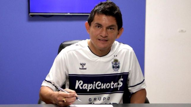 el pulga rodriguez firmo su contrato y es nuevo jugador de gimnasia