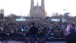 con miles de vecinos, asi se vivio el festival de folklore la plata en plaza moreno con miles de vecinos, asi se vivio el festival de folklore la plata en plaza moreno