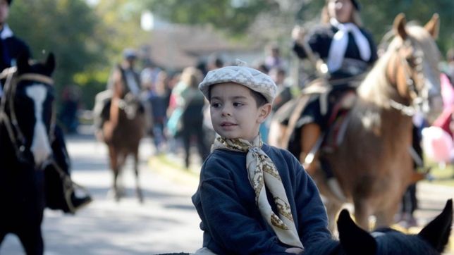 desfile, danzas y bandas: city bell festeja sus 105 anos con multiples actividades