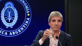 luis caputo dijo que los argentinos van a tener que vender dolares para pagar impuestos luis caputo dijo que los argentinos van a tener que vender dolares para pagar impuestos