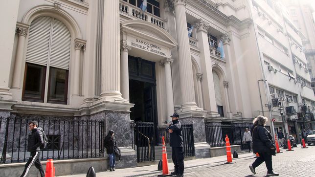 economistas preven una inflacion cercana al 30% en 2026 y empeoran las proyecciones