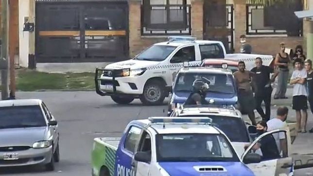 video: realizan cuatro allanamientos simultaneos en busca de droga en berisso