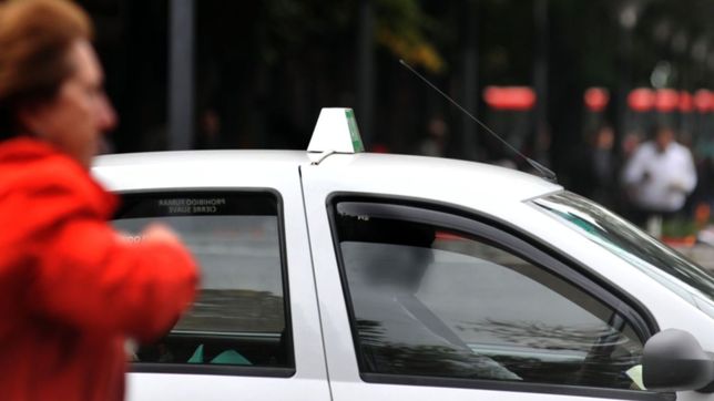 se olvido los documentos y 10 mil pesos en un taxi y ahora no puede operarse de la cabeza