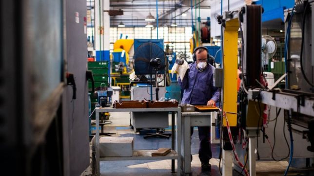 seis de cada diez argentinos ocupados tienen un ingreso promedio de 66.000 pesos