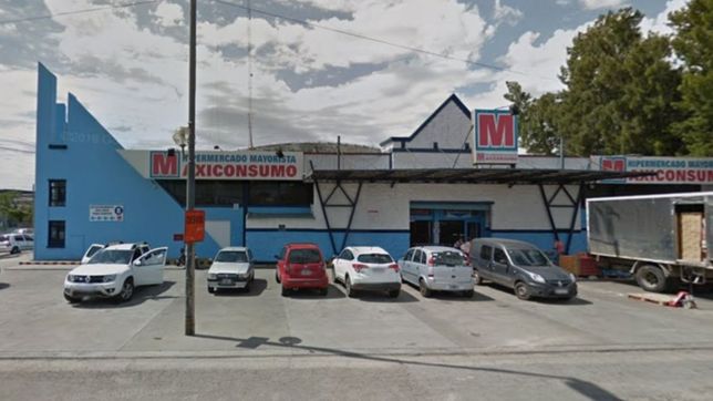 denuncio que le robaron $50 mil mientras hacia las compras en un hipermercado de la plata