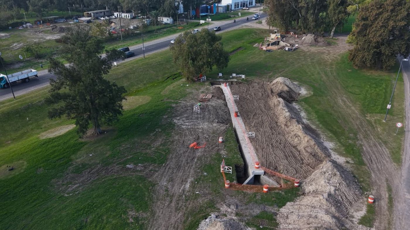 La nueva bajada recorrerá más de dos kilómetros entre la traza de la Autopista y el Camino Centenario
